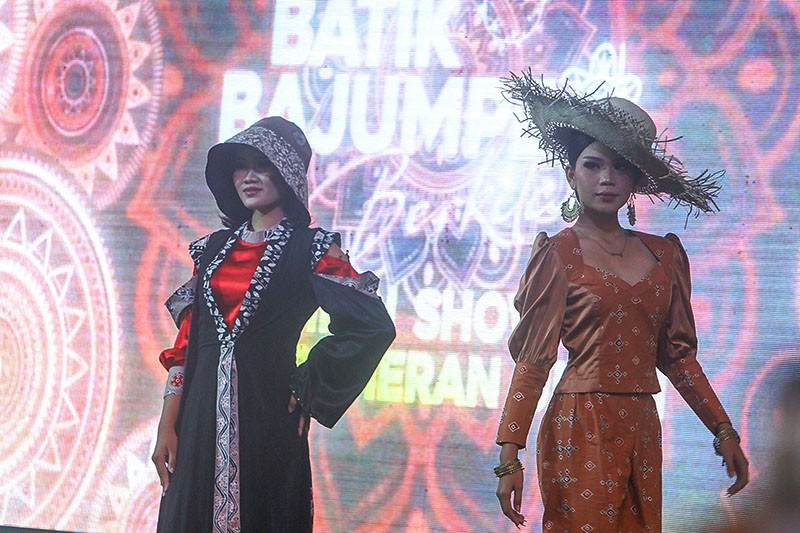 Wastra Batik Bajumpe Bergambar Ikon Banyuasin  - Bagian 1
