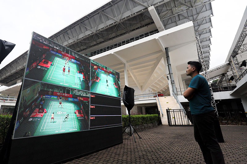 Istora Senayan Bersolek Jelang Turnamen Bulu Tangkis Indonesia Open 2024 - Bagian 4
