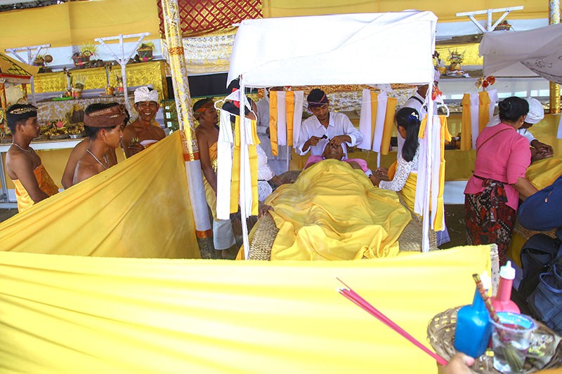 Ritual Potong Gigi Massal Umat Hindu di Palembang - Bagian 3