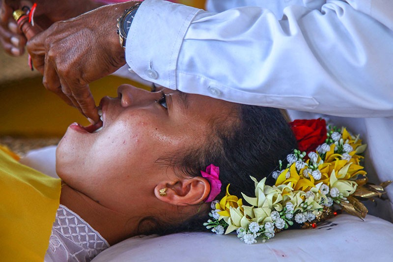 Ritual Potong Gigi Massal Umat Hindu di Palembang - Bagian 1