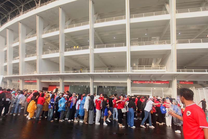 Timnas Indonesia vs Filipina, Ribuan Suporter Berdatangan ke Stadion GBK - Bagian 1