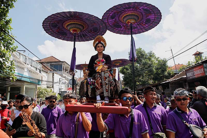 Upacara Pelebon, Kremasi Keluarga Keraton Ubud Bali Dihadiri Ribuan Orang - Bagian 5