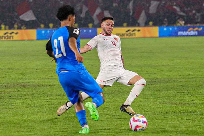 Debut Calvin Verdonk Bawa Timnas Indonesia Bungkam Filipina Berujung Kram - Bagian 3