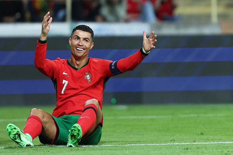 Cristiano Ronaldo Masih Tajam, Jebol 2 Kali Gawang Irlandia - Bagian 4