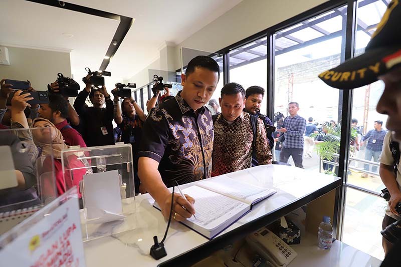 Datangi Komnas HAM, Tim Kuasa Hukum Hasto Mengadu Soal HP Disita KPK - Bagian 2