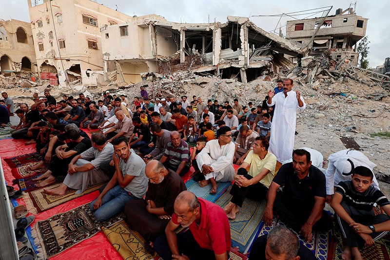 Warga Palestina Salat Idul Adha di Reruntuhan Masjid yang Dihancurkan Israel - Bagian 1