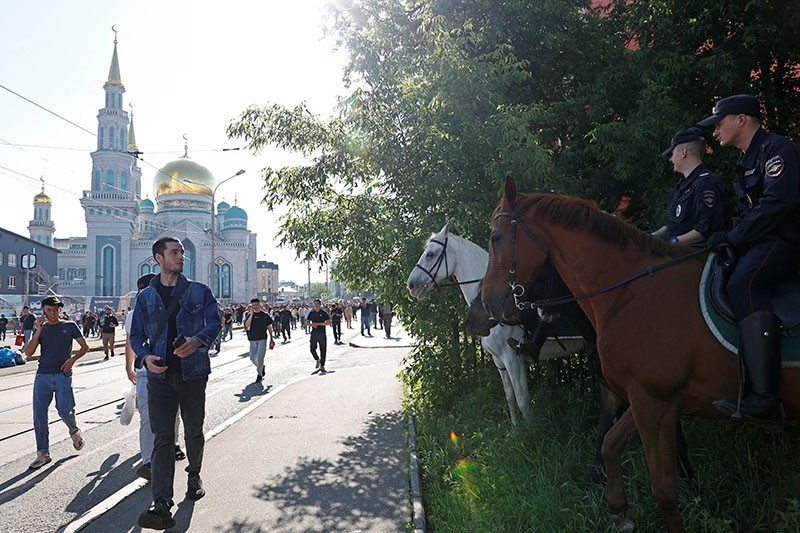 Ribuan Rakyat Rusia Berbondong-bondong ke Masjid Katedral Moskow Salat Idul Adha - Bagian 5