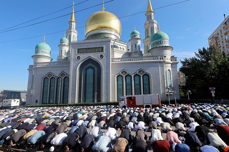 Ribuan Rakyat Rusia Berbondong-bondong ke Masjid Katedral Moskow Salat Idul Adha - Bagian 1