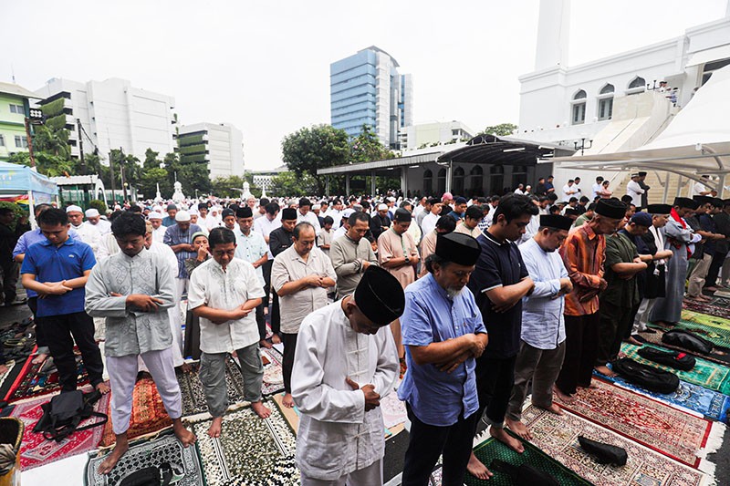 Suasana Salat Idul Adha 1445 H di Masjid Al-Azhar Jakarta - Bagian 1