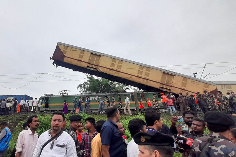 Masinis Abaikan Sinyal, Kereta Barang Tabrak Kereta Penumpang hingga 15 Orang Tewas di India - Bagian 1