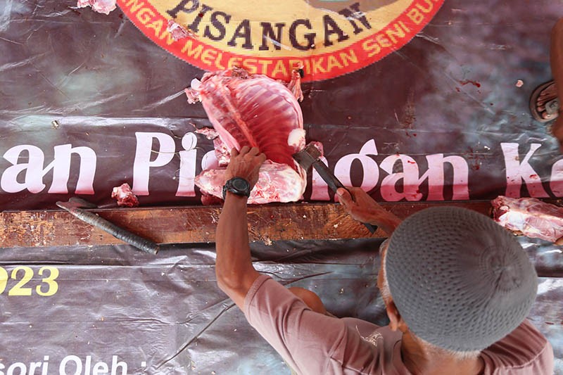 Mahasiwa UIN Syarif Hidayatullah Jakarta Potong Hewan Kurban untuk Masyarakat Ciputat - Bagian 6