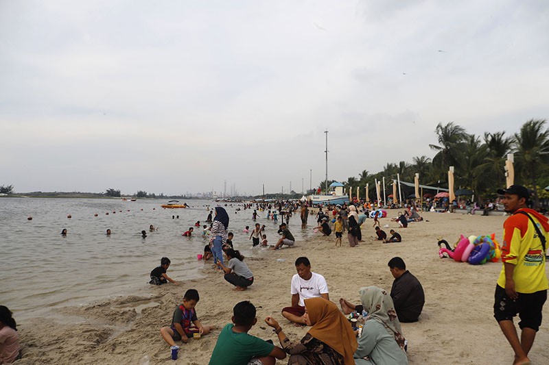Asyiknya Berlibur di Pantai Ancol - Bagian 4