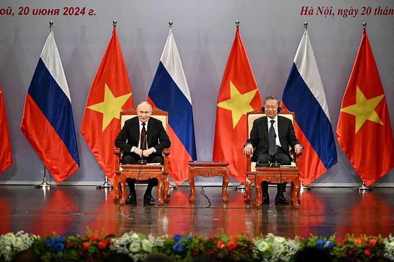 Presiden Rusia Vladimir Putin ke Vietnam Usai Temui Kim Jong Un - Bagian 4