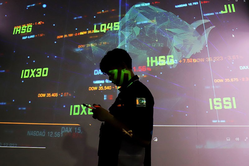 Akhir Pekan, IHSG Ditutup Menguat ke Level 6.879,97  - Bagian 1