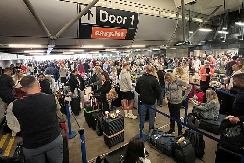 Listrik Bandara Manchester Padam Semalaman, Ribuan Penumpang Terbengkalai - Bagian 1