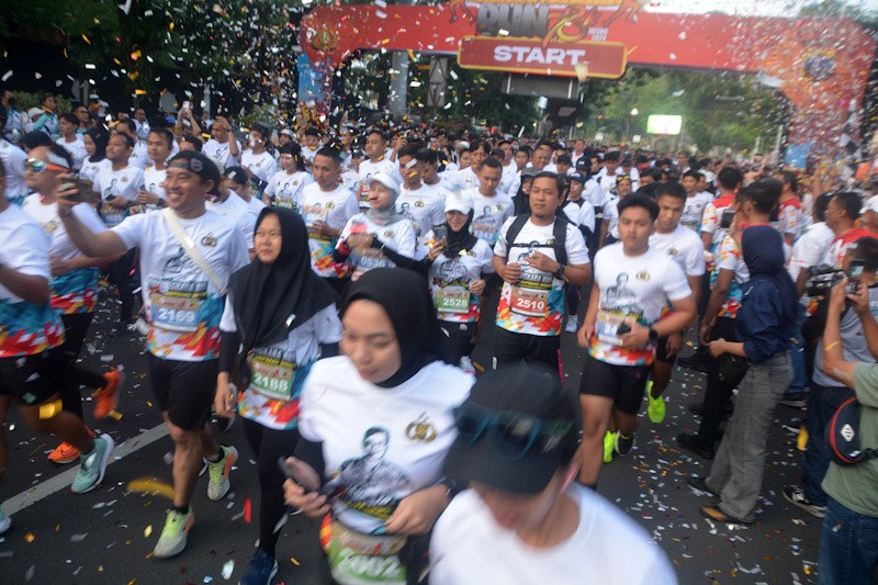 Antusiasme Ribuan Pelari Ikuti Bhayangkara Run 7,8K di Semarang - Bagian 1