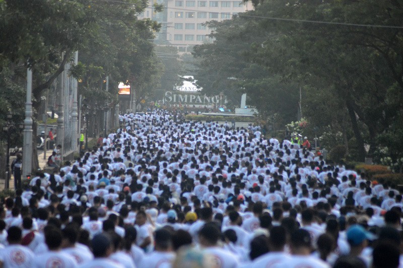 Antusiasme Ribuan Pelari Ikuti Bhayangkara Run 7,8K di Semarang - Bagian 2