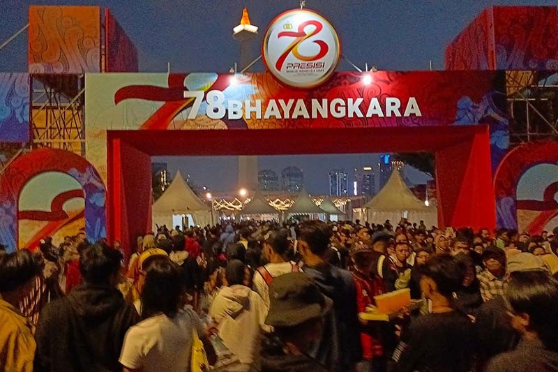 Ribuan Warga Datang ke Monas Hadiri Pesta Rakyat Hari Bhayangkara - Bagian 1