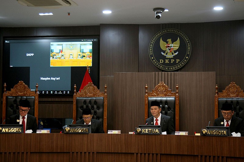 Sidang Pemecatan Ketua KPU Hasyim Asy'ari Dihadiri Korban Asusila - Bagian 2