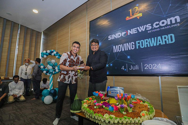 Potong Tumpeng Syukuran HUT ke-12 Sindonews.com - Bagian 1