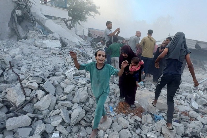 Kejam! Israel Bombardir Penampungan Pengungsi Palestina Berisi Anak-anak dan Lansia - Bagian 1