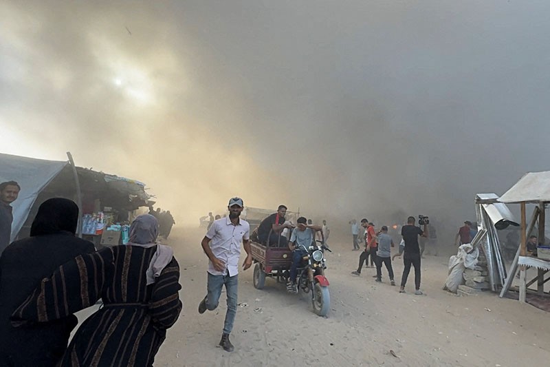 Kejam! Israel Bombardir Penampungan Pengungsi Palestina Berisi Anak-anak dan Lansia - Bagian 5