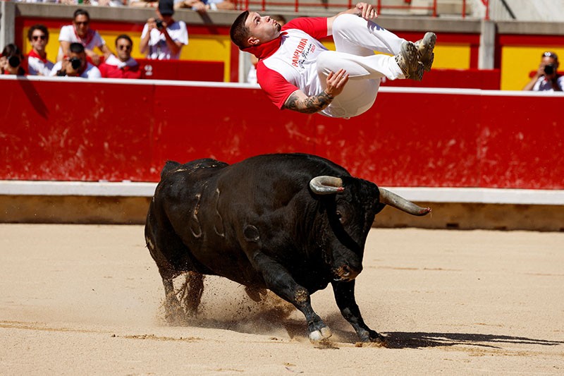 Aksi Recortador Lebih Gila dari Matador Spanyol Taklukkan Banteng - Bagian 1