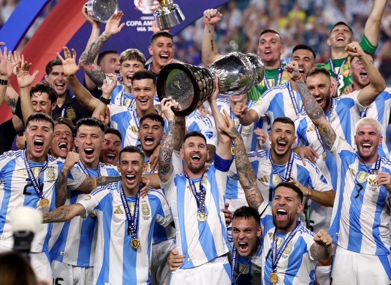 Lionel Messi dkk Angkat Trofi Copa America 2024 - Bagian 1