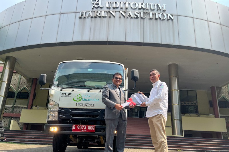 Bank Muamalat dan BMM Salurkan Beasiswa Pendidikan kepada Siswa Berprestasi - Bagian 3