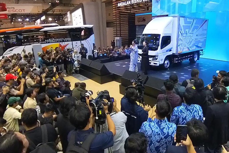 Penampakan Truk Listrik Mitsubishi Fuso eCanter di GIIAS 2024  - Bagian 1