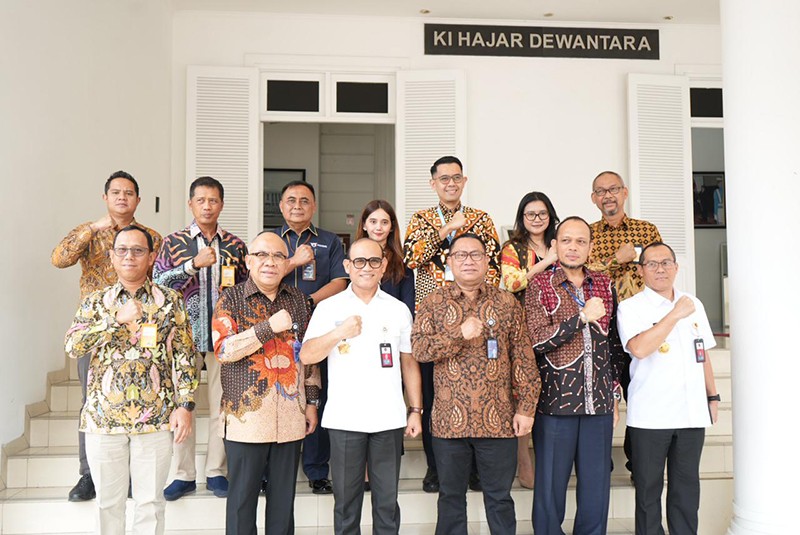 Penyerahan Pensiunan Pertama kepada Rektor UNHAN - Bagian 2