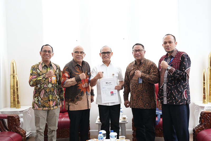 Penyerahan Pensiunan Pertama kepada Rektor UNHAN - Bagian 1