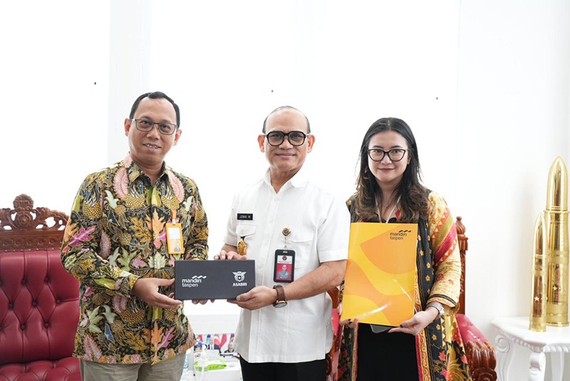Penyerahan Pensiunan Pertama kepada Rektor UNHAN - Bagian 3