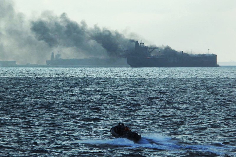 2 Kapal Tanker Berisi Minyak Tabrakan hingga Kebakaran di Perairan Singapura - Bagian 1