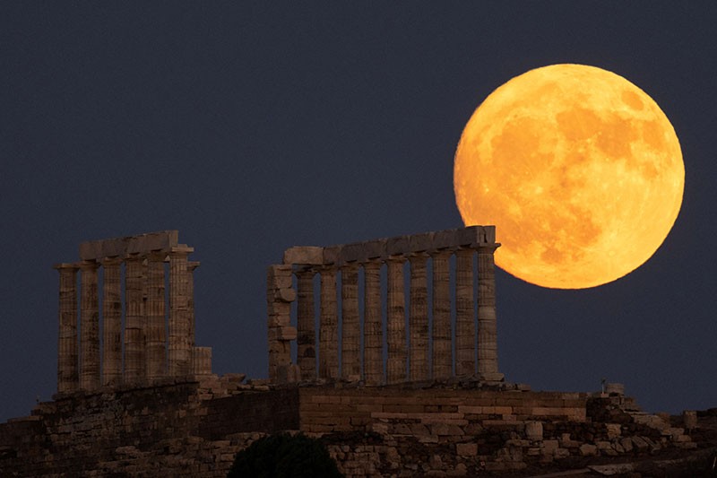 Indahnya Full Moon di Balik Kuil Poseidon Yunani - Bagian 1