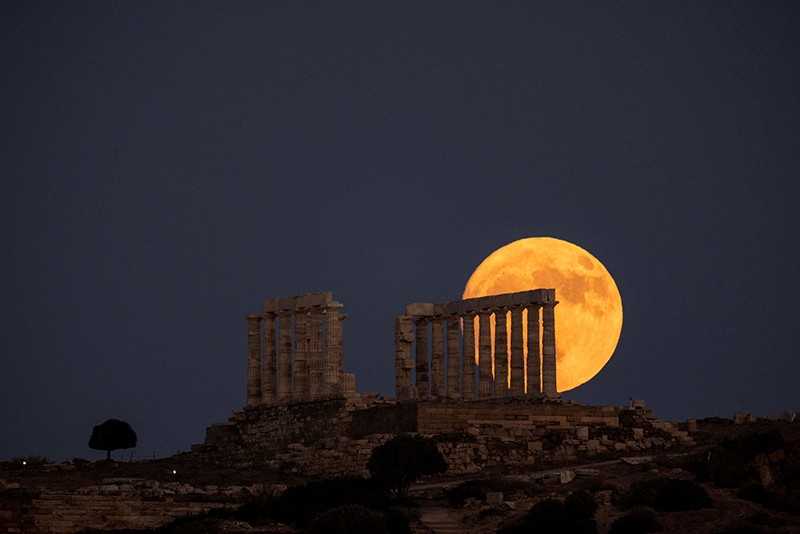 Indahnya Full Moon di Balik Kuil Poseidon Yunani - Bagian 2