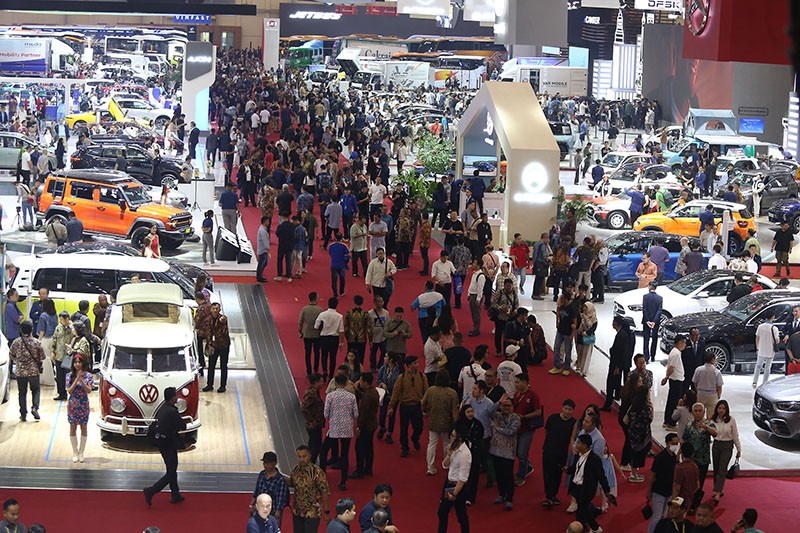 Suasana Pameran Otomotif GIIAS 2024 pada Akhir Pekan - Bagian 2
