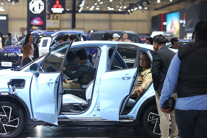 Suasana Pameran Otomotif GIIAS 2024 pada Akhir Pekan - Bagian 4