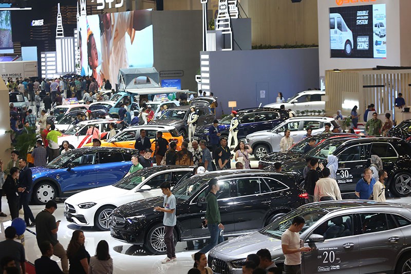 Suasana Pameran Otomotif GIIAS 2024 pada Akhir Pekan - Bagian 1