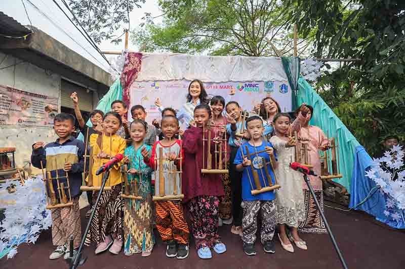 Momen Miss Indonesia 2024 dan MNC Peduli Kunjungi Anak-Anak Sanggar Seni Trotoar Koja - Bagian 3