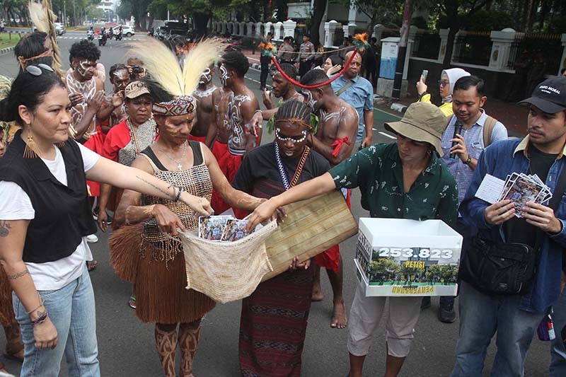 Perwakilan Masyarakat Dua Suku di Papua Datangi Mahkamah Agung - Bagian 3