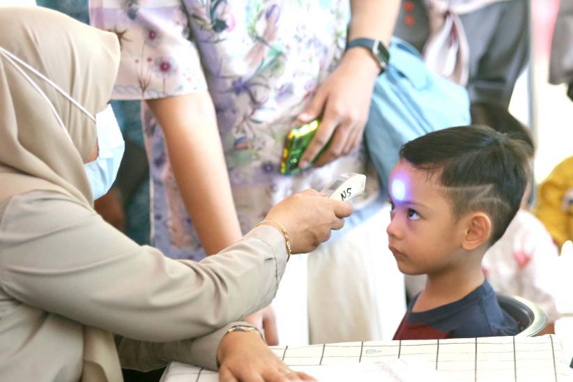 Potret Anak-Anak Indonesia Ikuti Imunisasi Polio - Bagian 5