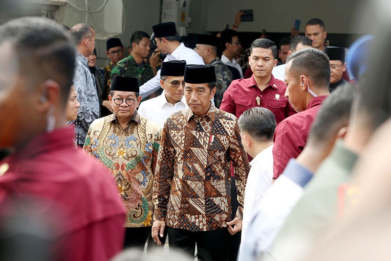 Presiden Jokowi Melayat Almarhum Hamzah Haz - Bagian 3