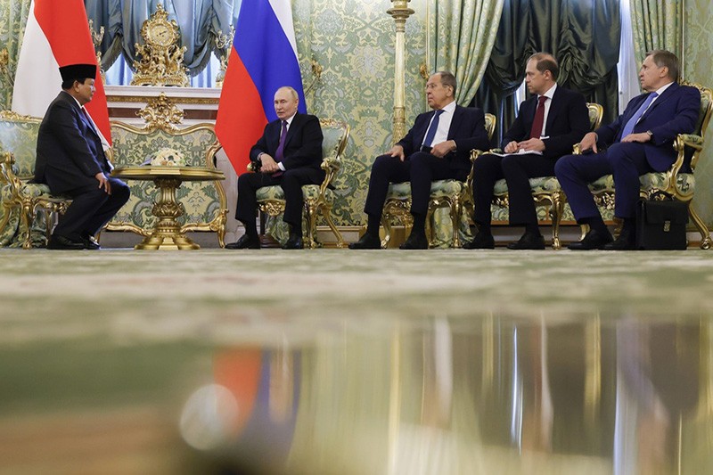 Momen Prabowo Subianto Disambut Presiden Rusia Vladimir Putin - Bagian 3