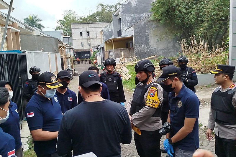 Densus 88 Geledah Rumah Terduga Teroris di Kota Batu - Bagian 3