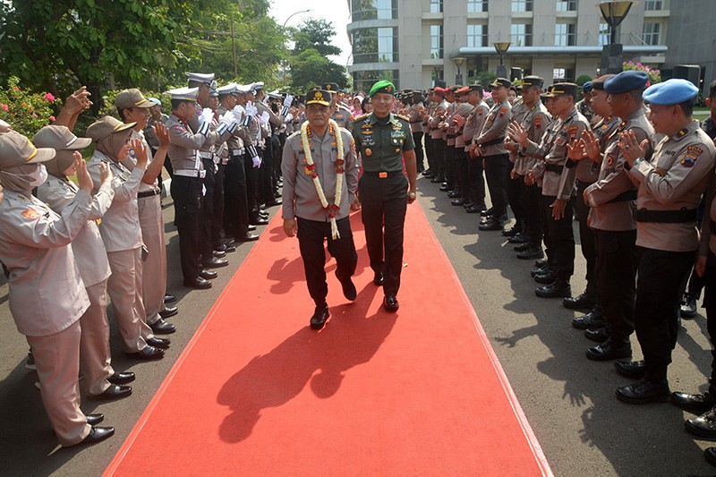 Tangisan Polisi Ditinggal Komjen Ahmad Luthfi di Mapolda Jateng - Bagian 2