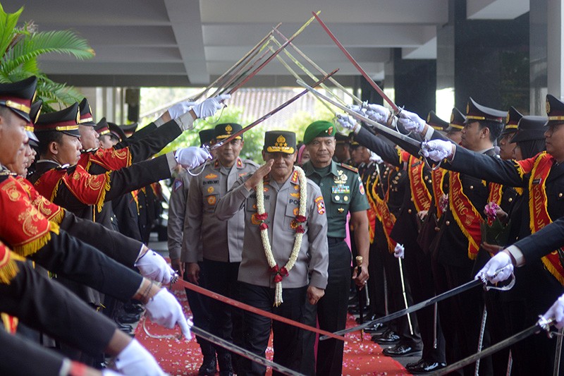 Tangisan Polisi Ditinggal Komjen Ahmad Luthfi di Mapolda Jateng - Bagian 3