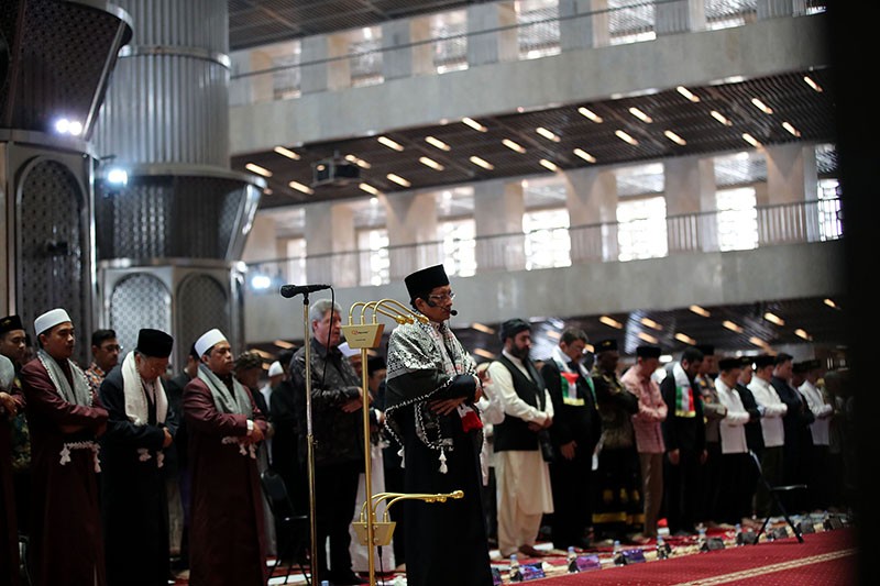 Suasana Sholat Gaib untuk Pemimpin Hamas Ismail Haniyeh di Masjid Istiqlal - Bagian 1