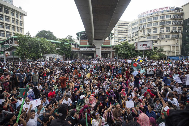 Rakyat Bangladesh Merayakan Pengunduran Diri Perdana Menteri Sheikh Hasina - Bagian 2