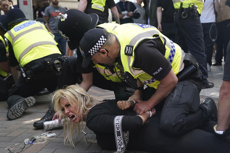 Kerusuhan Rasial Anti Imigran Pecah di Inggris, PM Keir Starmer Ultimatum Perusuh - Bagian 3